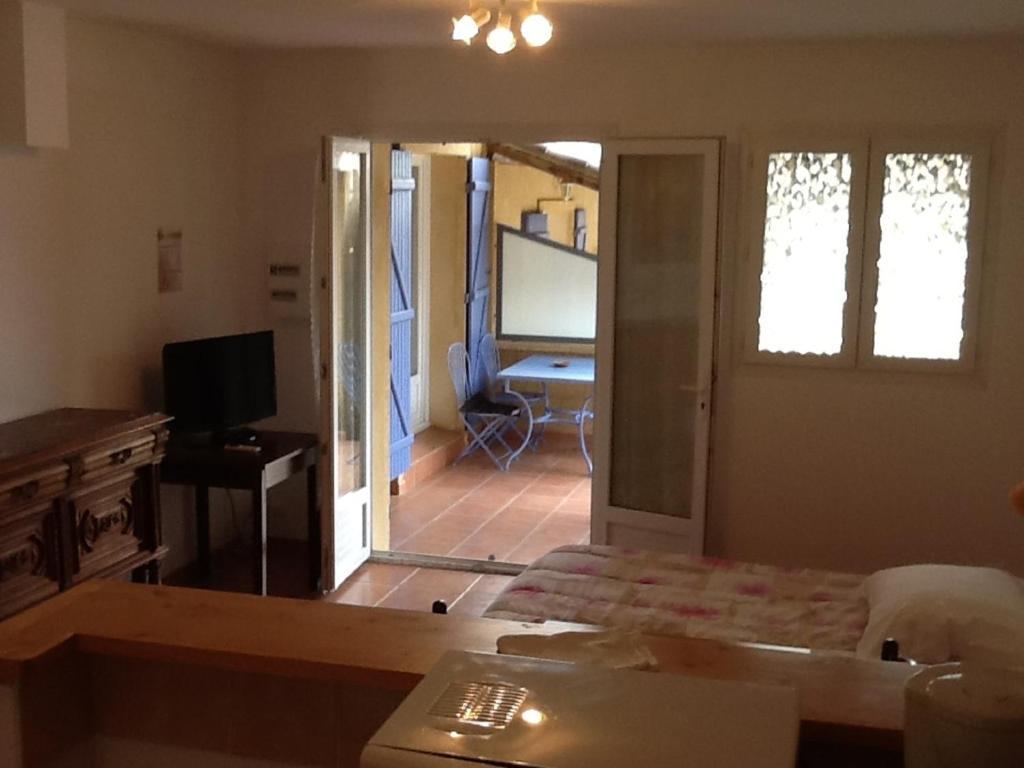 Appartements " Le Clos De La Cerisaie" 카스티용-뒤-가르 객실 사진